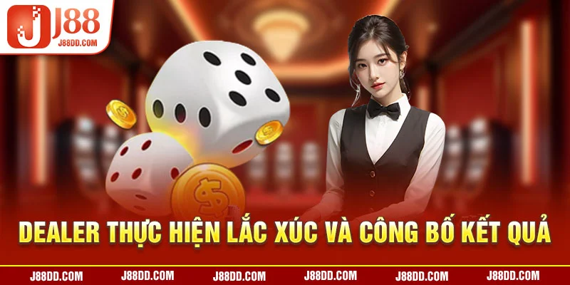 Dealer thực hiện lắc xúc và công bố kết quả